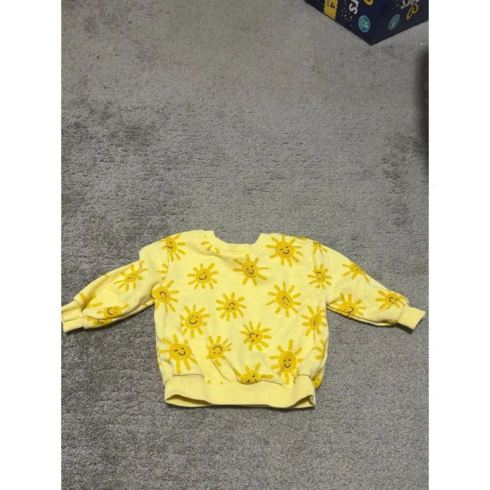 Old Navy Sunshine Baby Girl Crewneck Size 6-12 Month